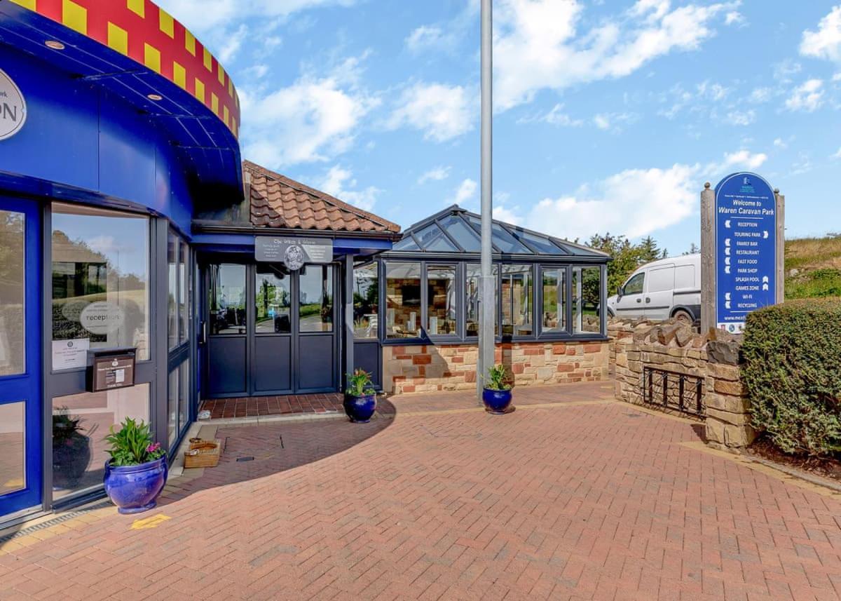Waren Caravan Park Bamburgh Bagian luar foto